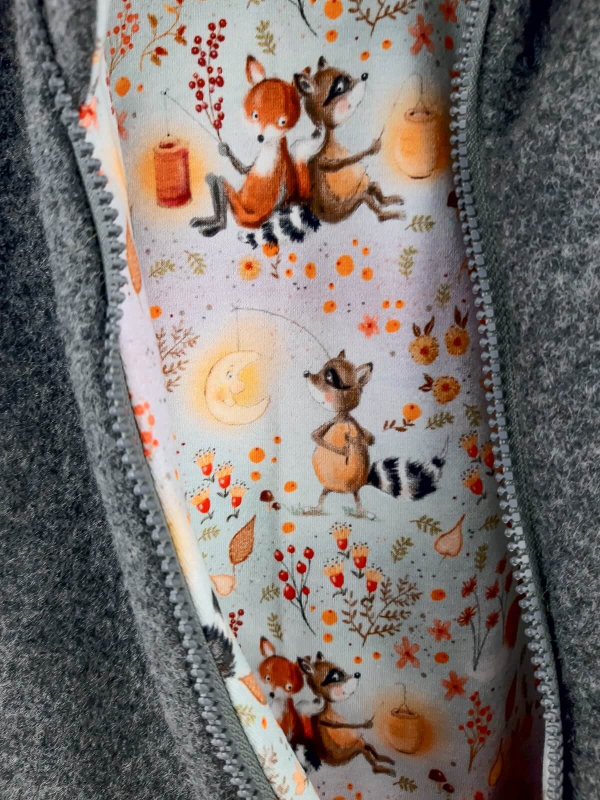 Walkmantel grau mit Freundschaftstanz