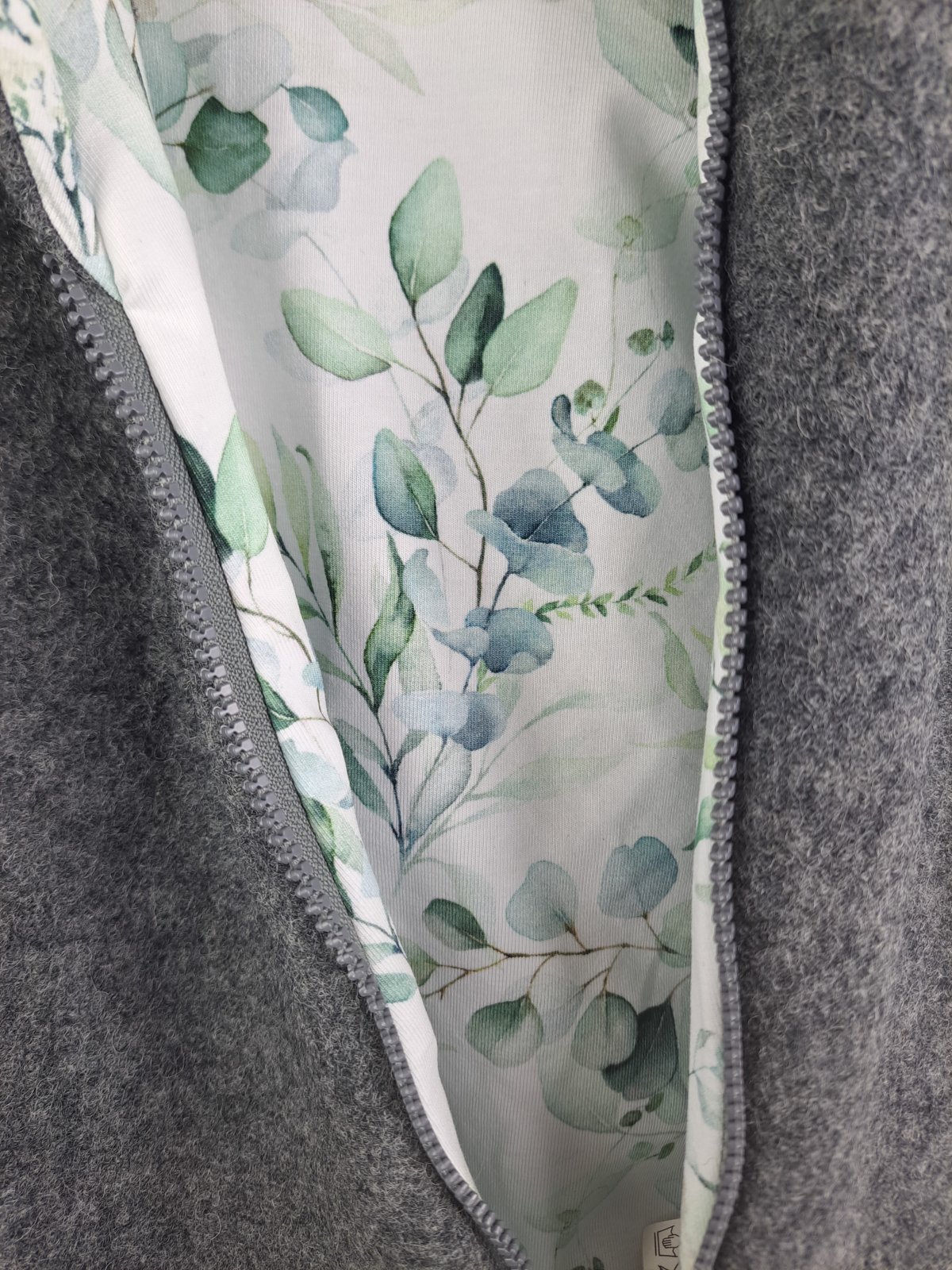 Walkmantel grau mit Eukalyptus