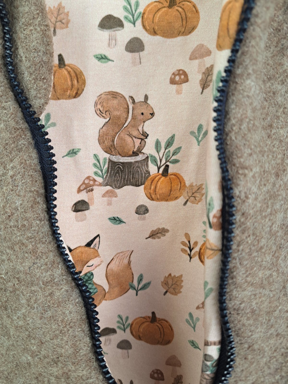 Walkjacke braun meliert mit Herbstliebe