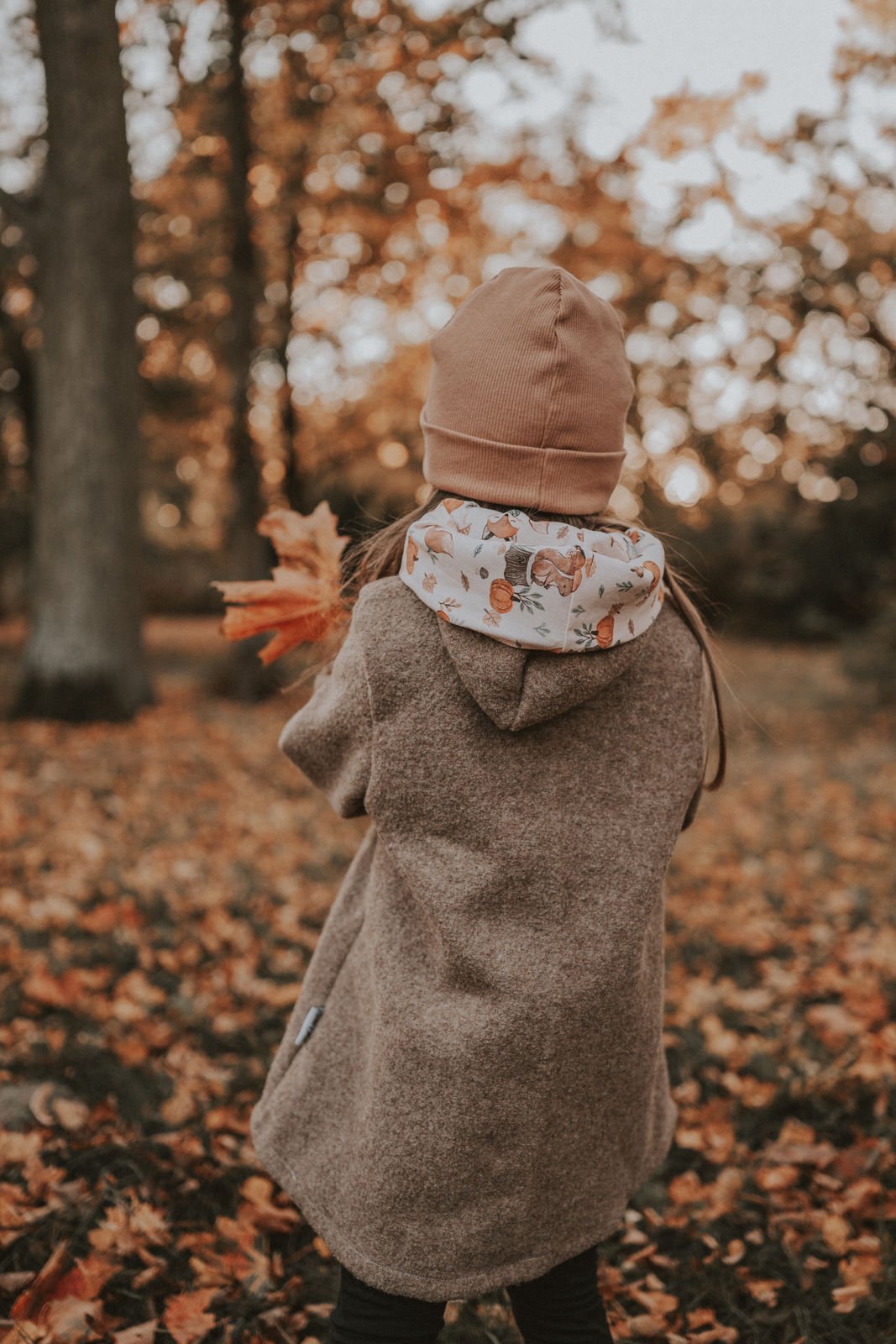Walkmantel braun meliert mit Herbstliebe