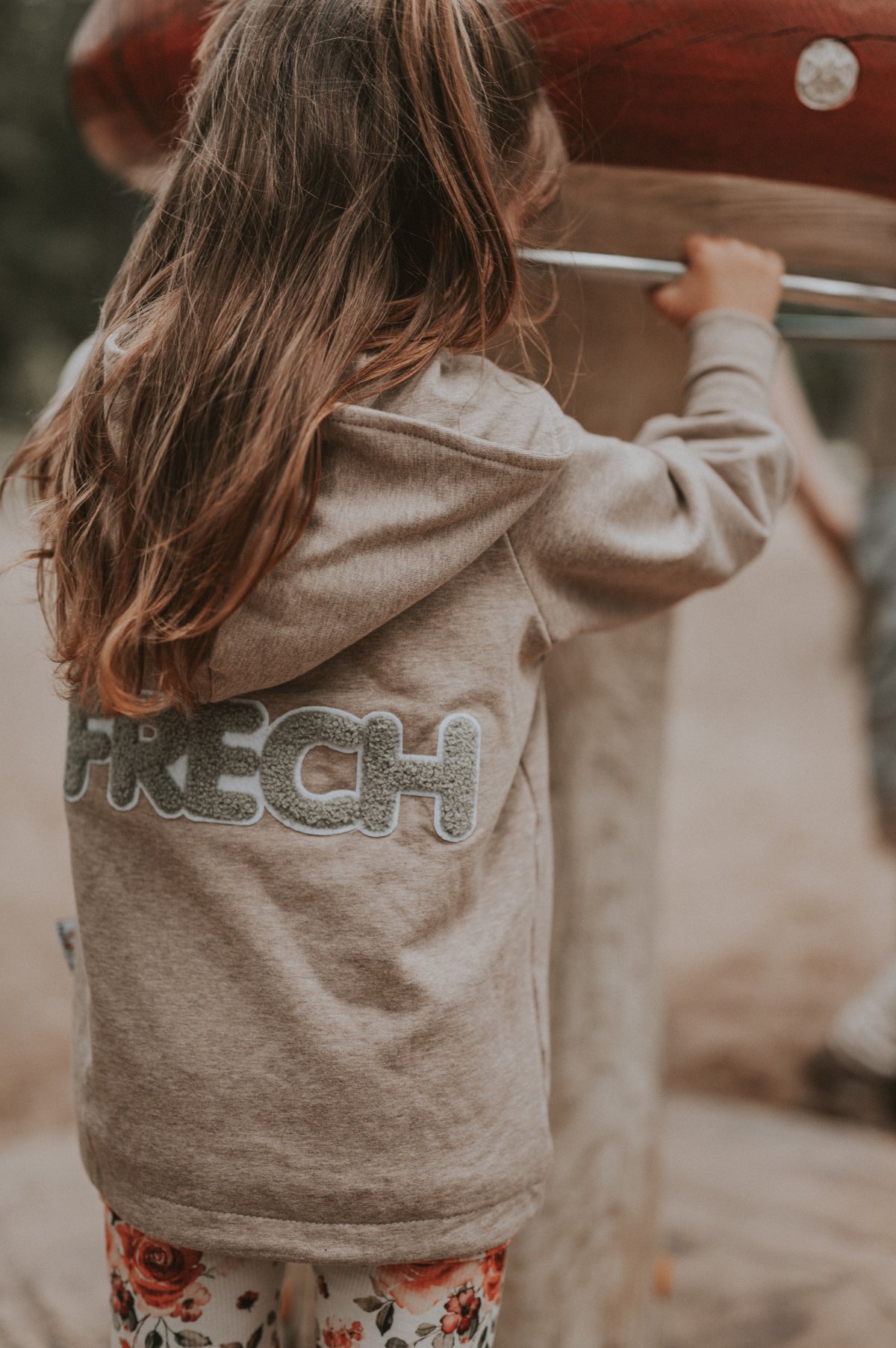 Sweatjacke mit Patch Frech sand meliert