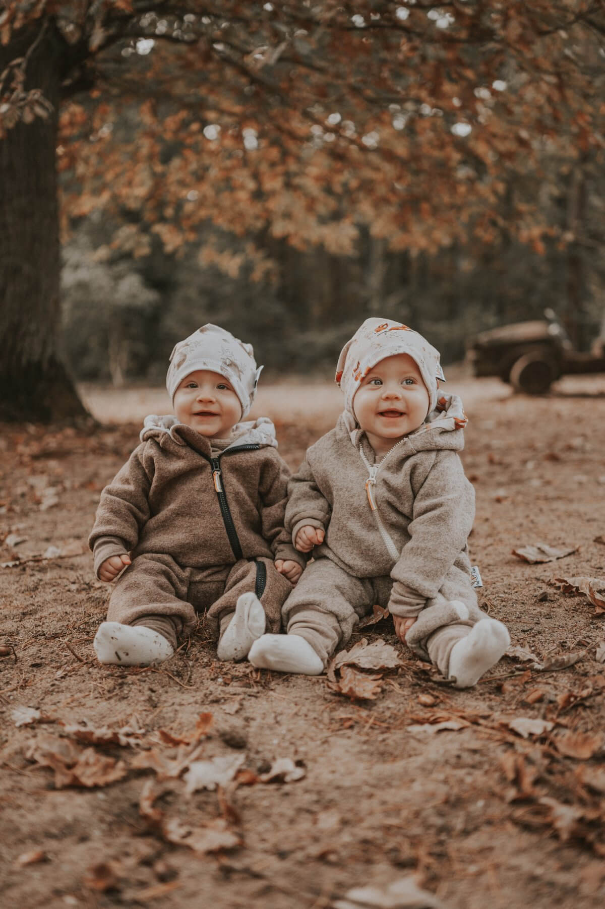 Walkoverall sand meliert mit süße Waldtiere