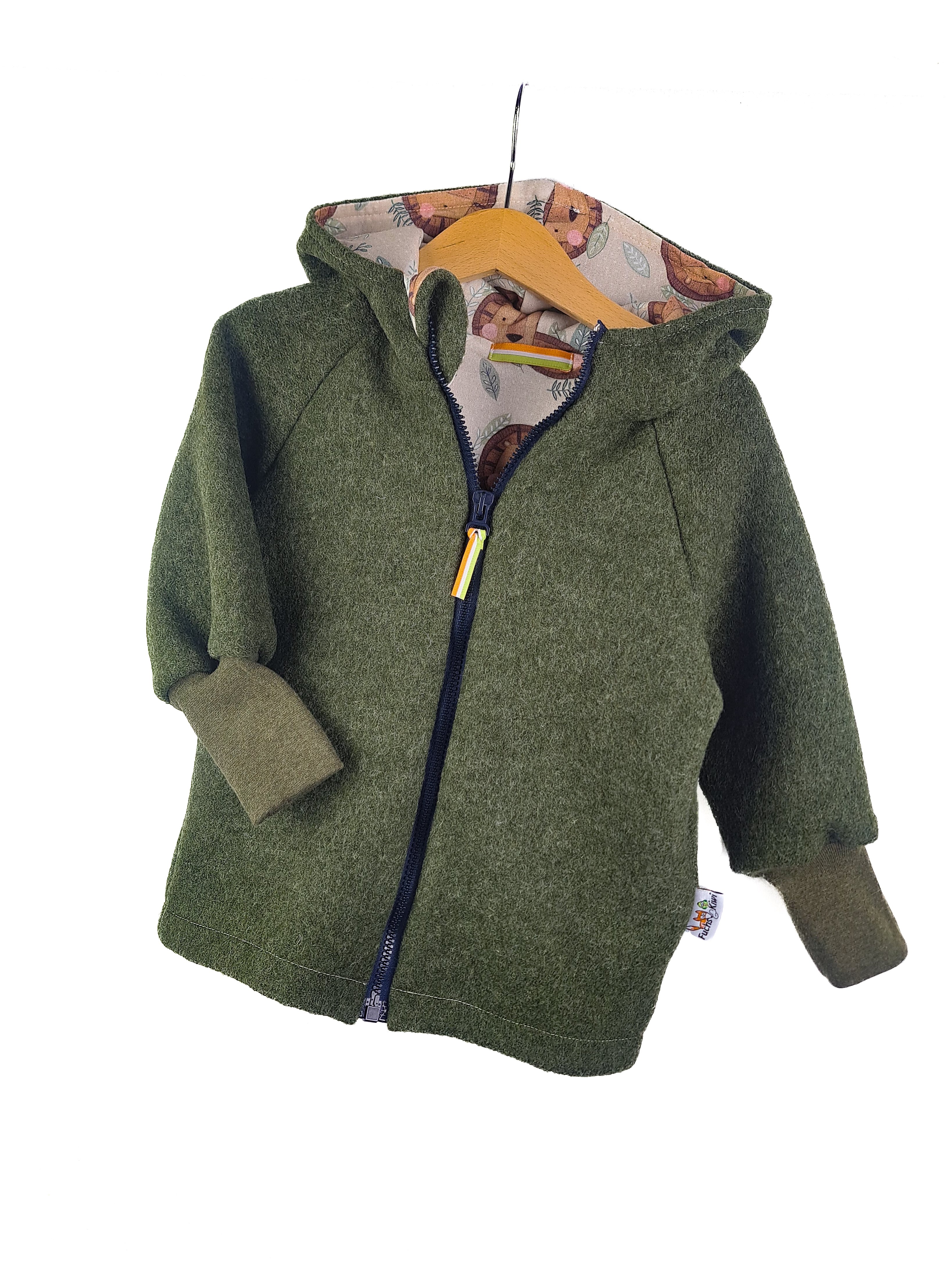 Walkjacke Walk moosgrün meliert mit Löwenkopf 86/92