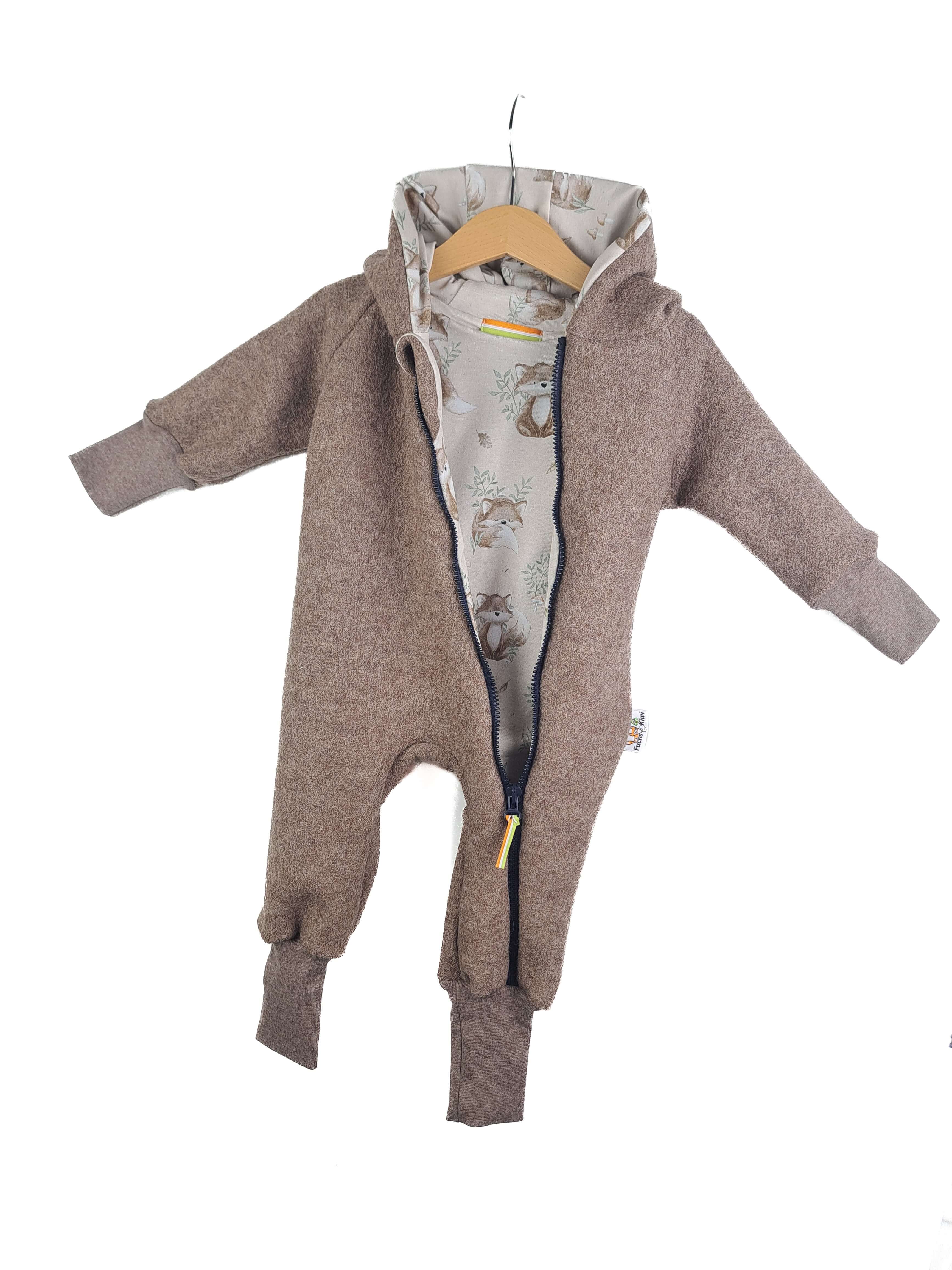 Walkoveralle braun meliert mit Waldfüchse 80/86