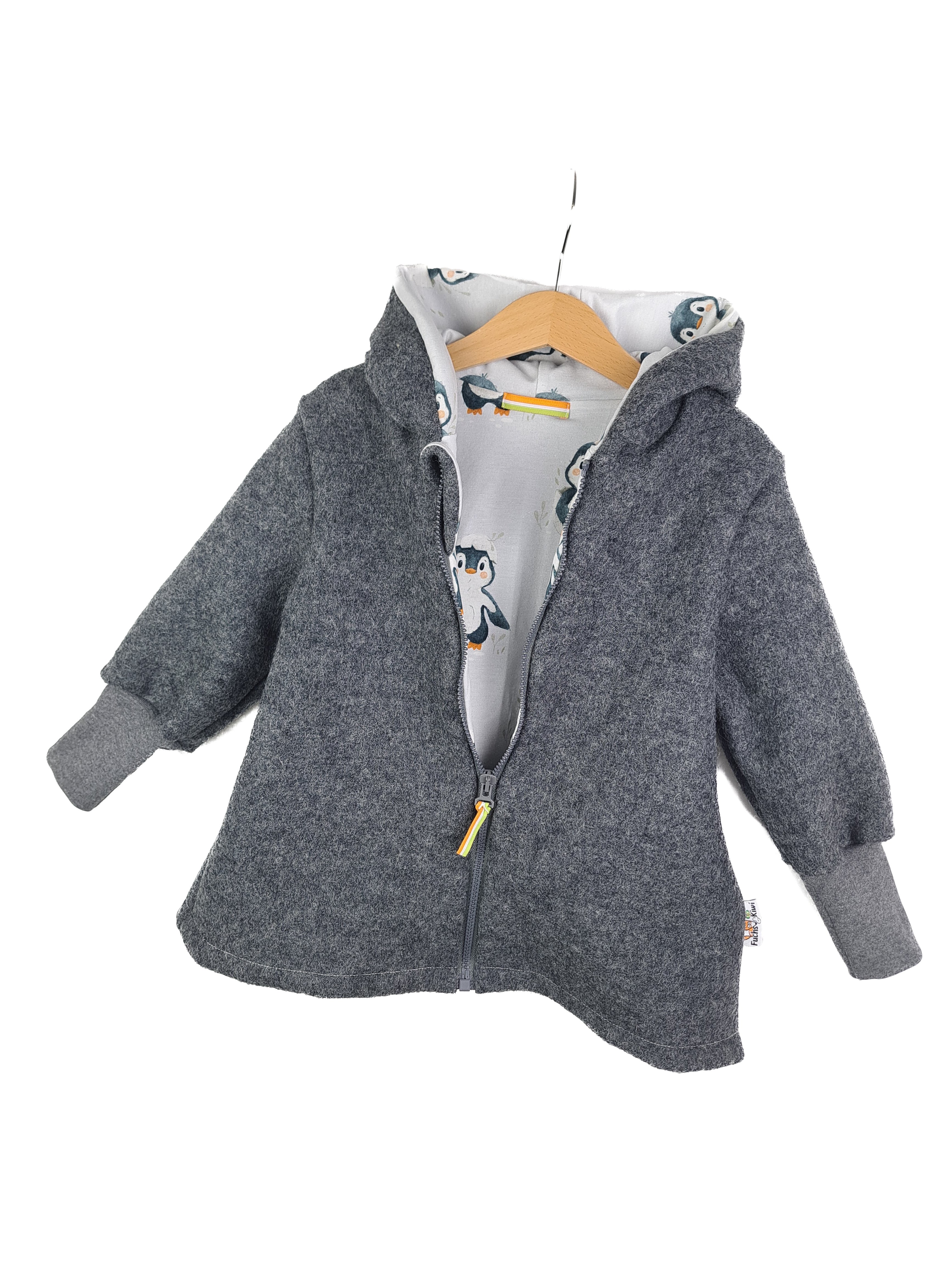 Walkmantel grau meliert mit Pinguinbaby