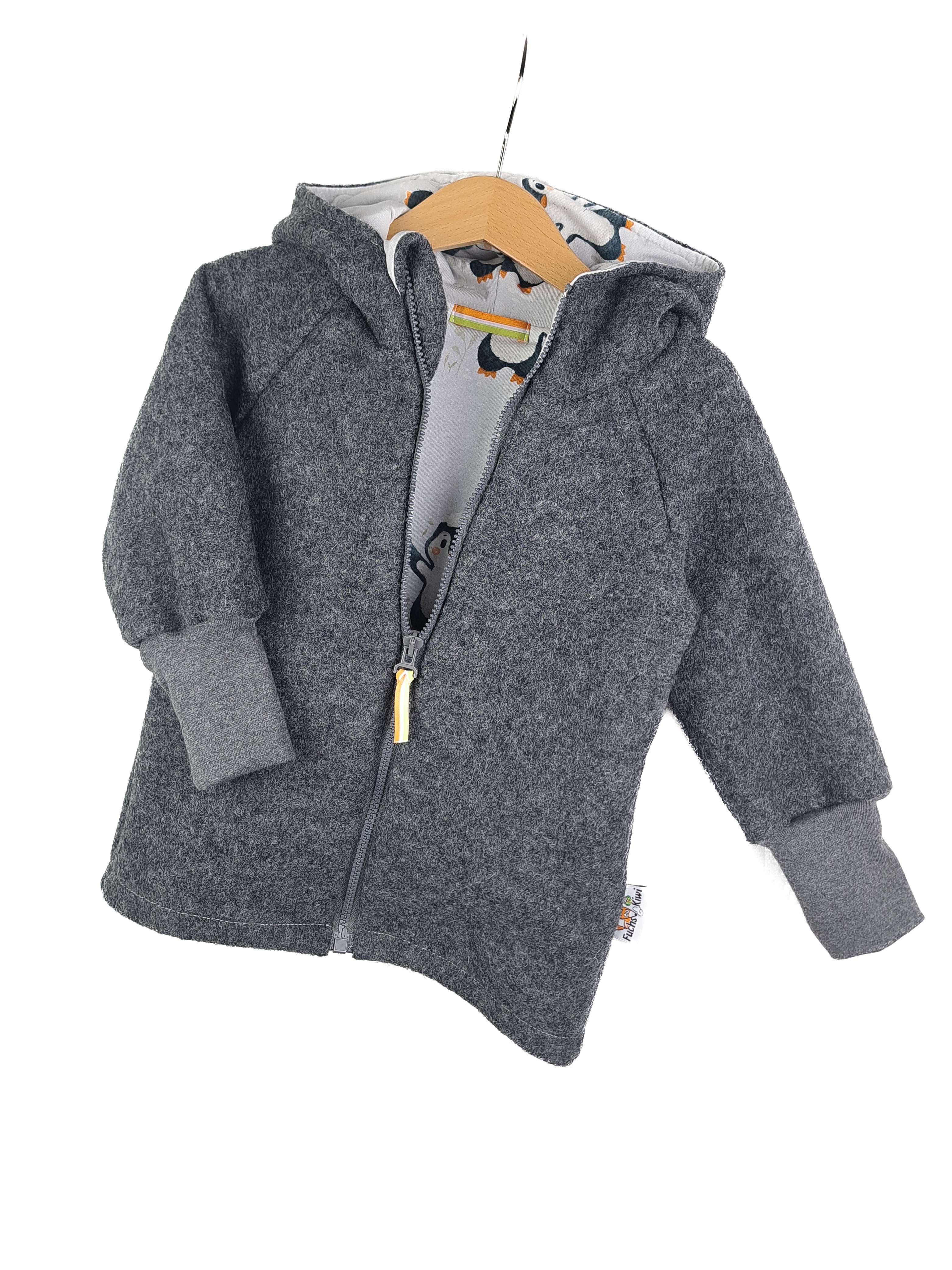 Walkjacke grau meliert mit Pinguinbaby