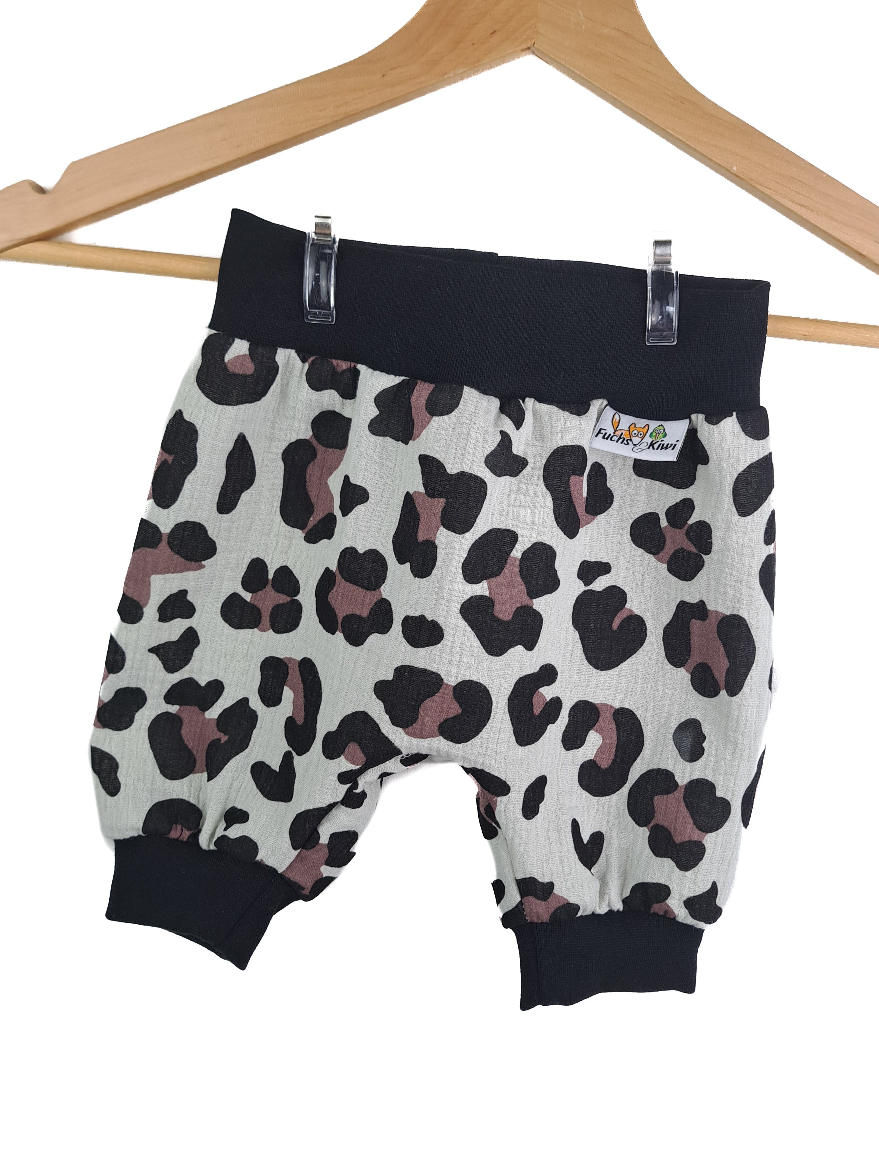 Kurze Hose Musselin Leo schwarz 86/92