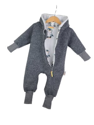 Walkoverall grau meliert mit Pinguinbaby