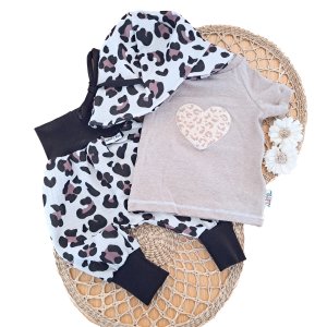 Musselin Leo schwarz Outfit