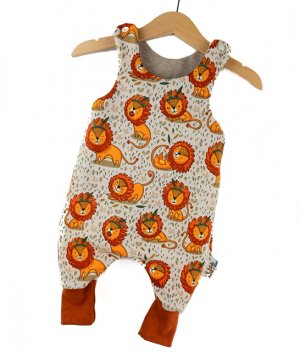 Strampler Löwe sand