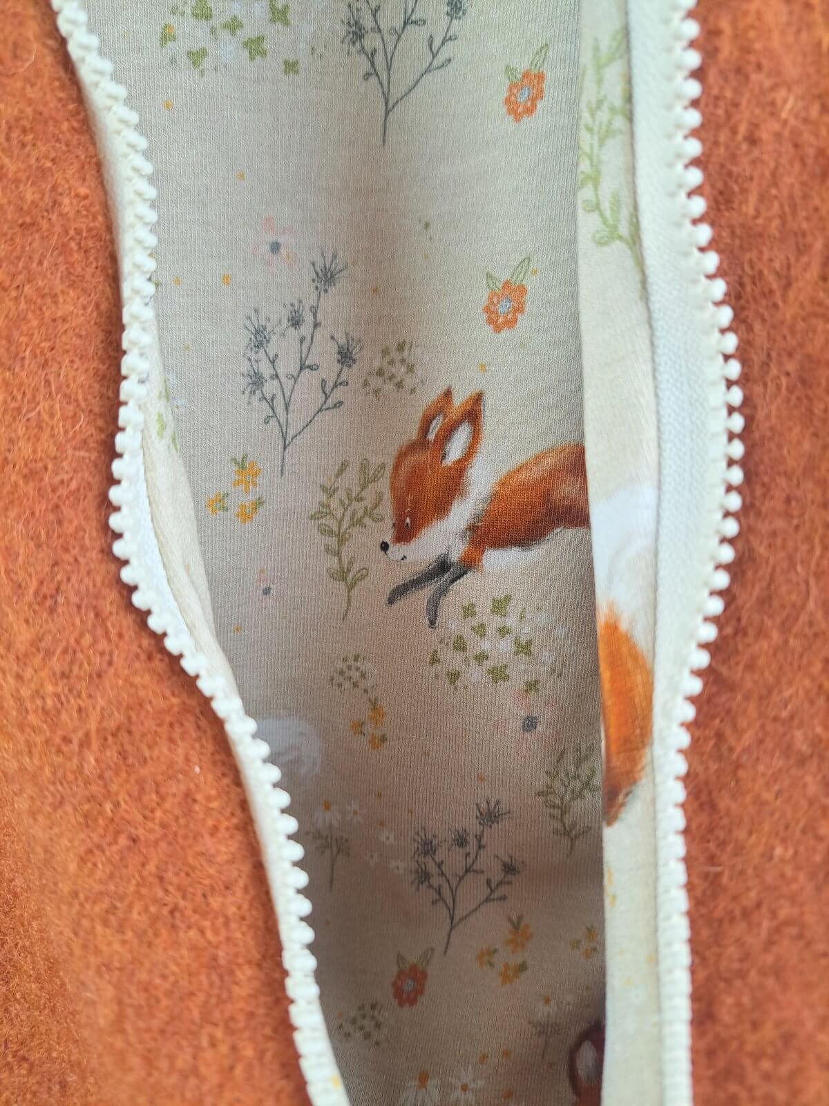 Walkoverall aus Wollfleece rost mit Fuchsi creme