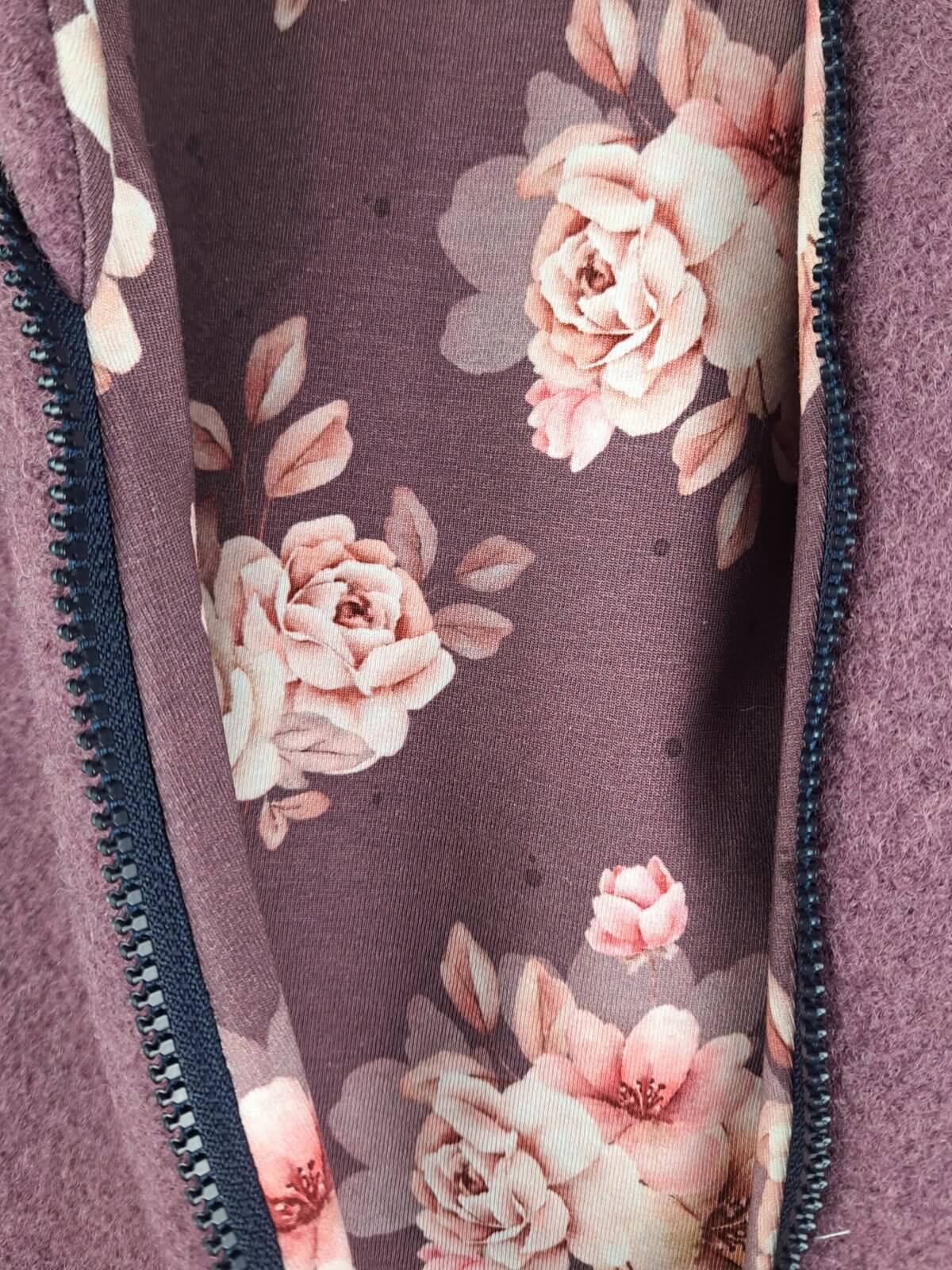 Walkmantel flieder mit Lovely Flowers