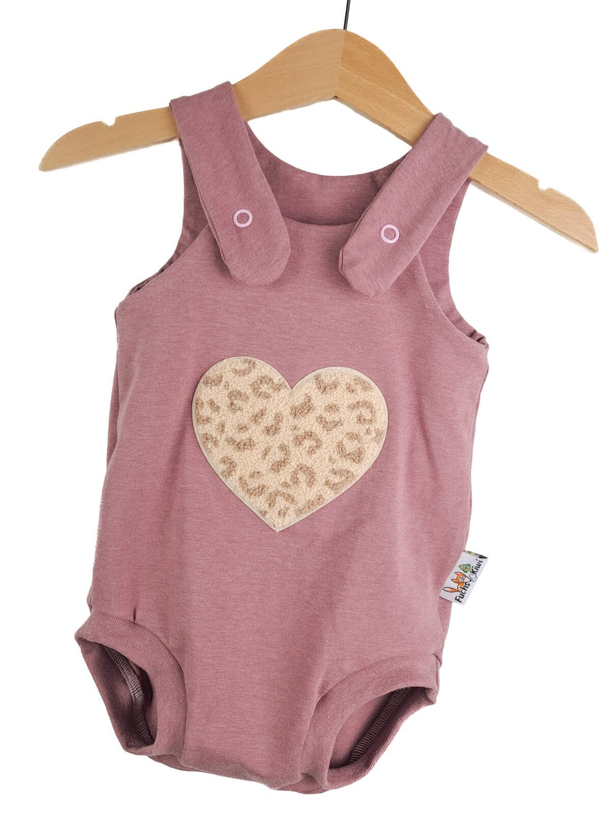Leo Herz-Patch altrosa Outfit