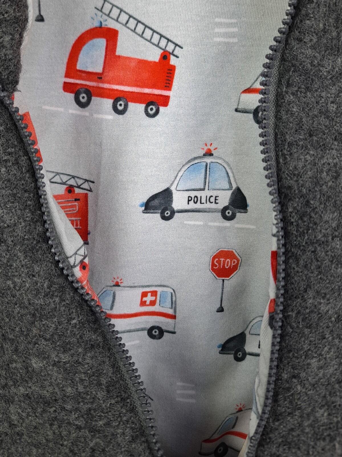 Walkjacke grau mit Helferfahrzeuge