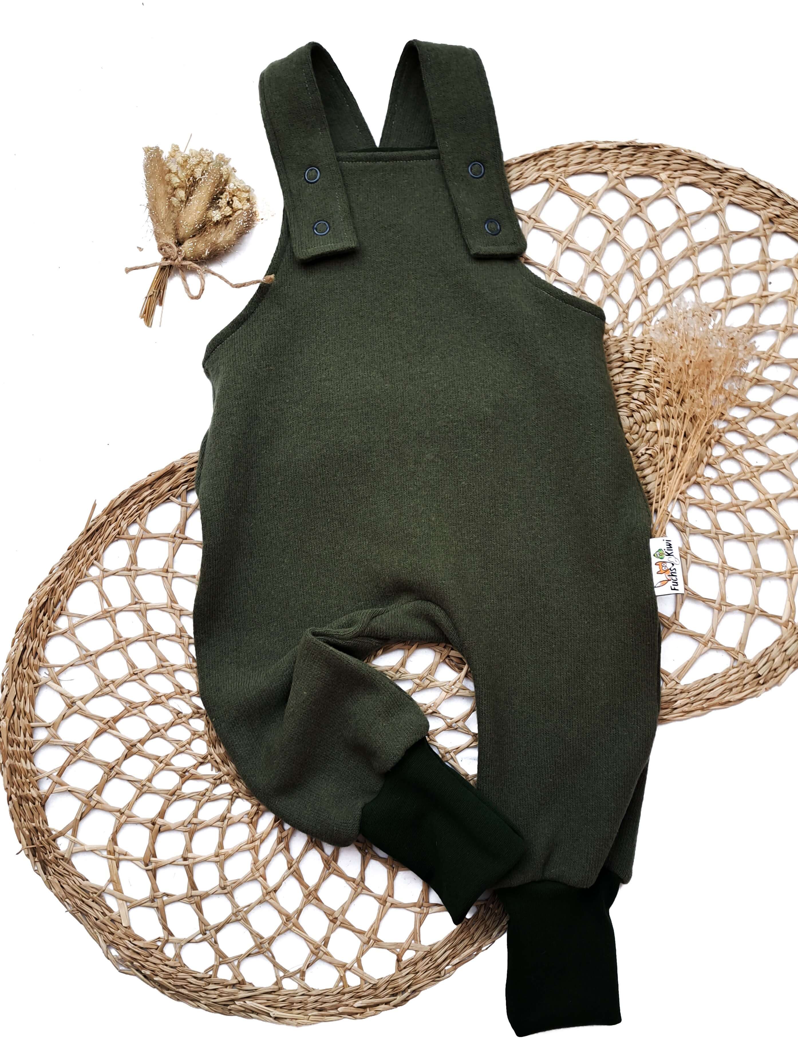 Latzhose Feinstrick tannengrün