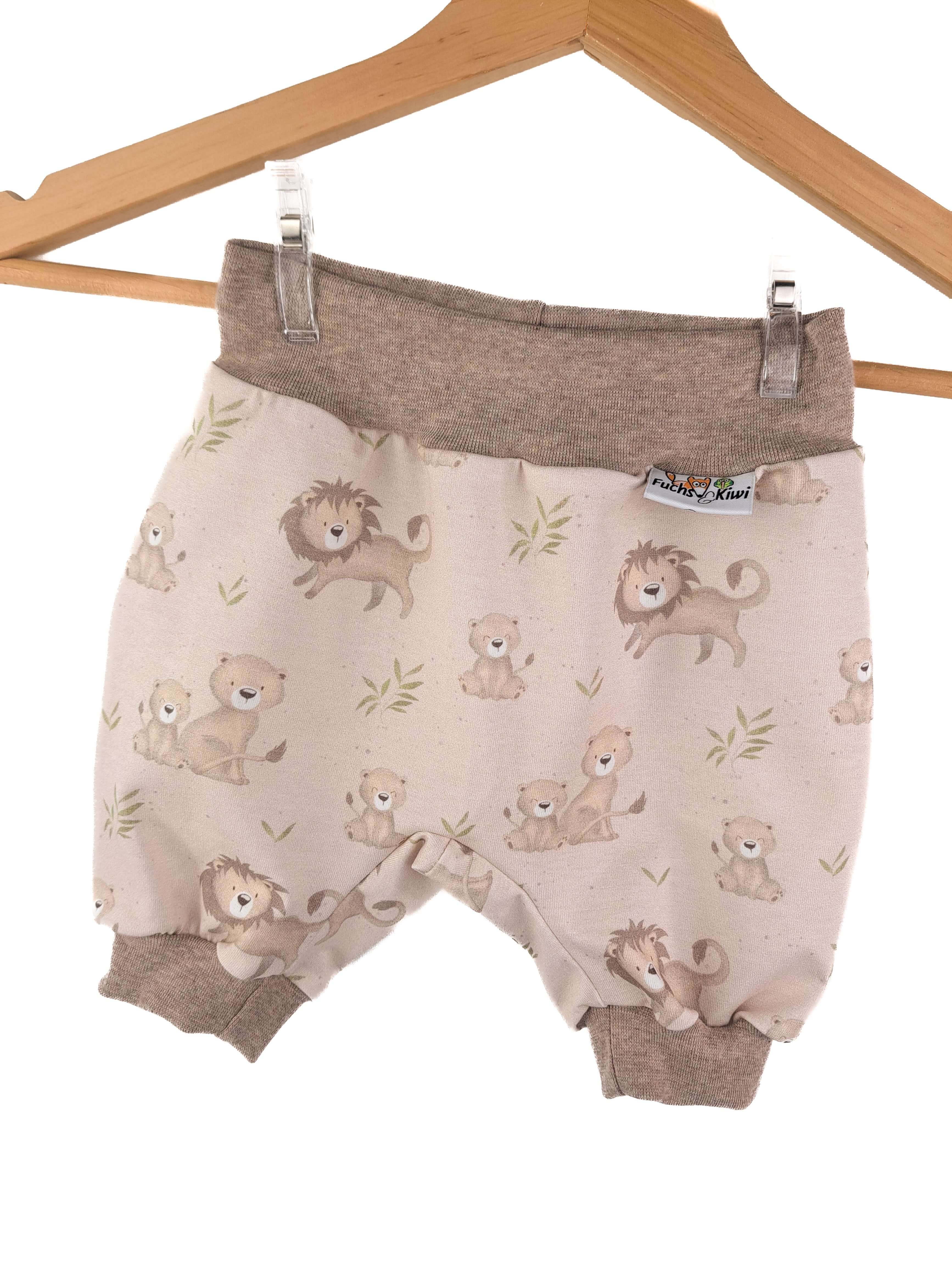 Kurze Hose Löwenfamilie