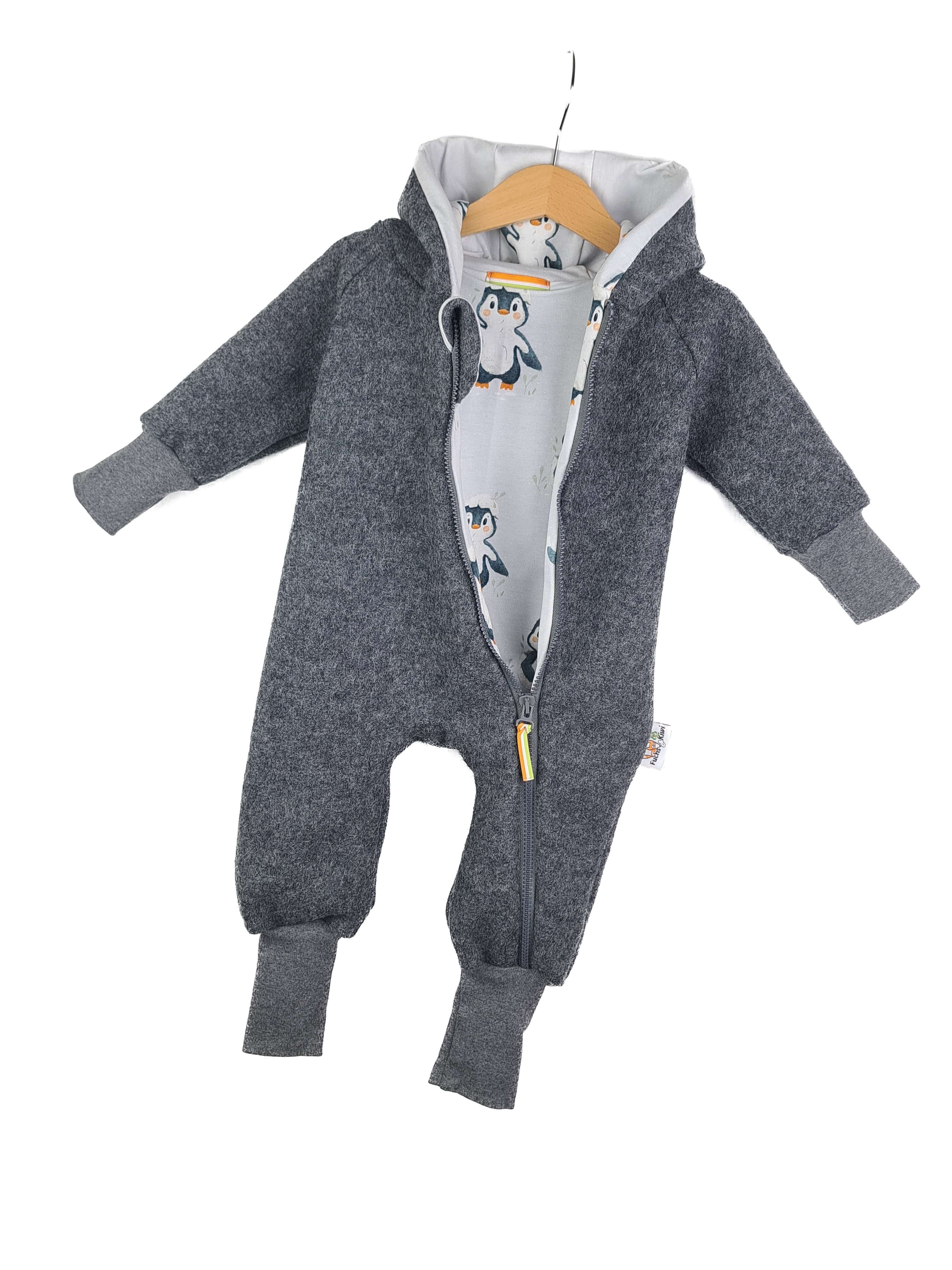 Walkoverall grau meliert mit Pinguinbaby