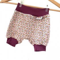 Kurze Hose Blümchen Flieder