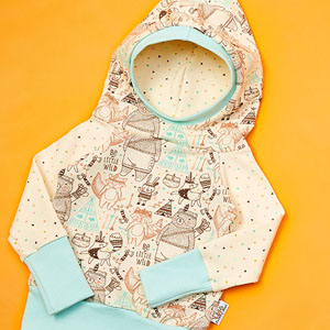 Set aus Loop & Beanie mit Wolken & Regentropfen grau